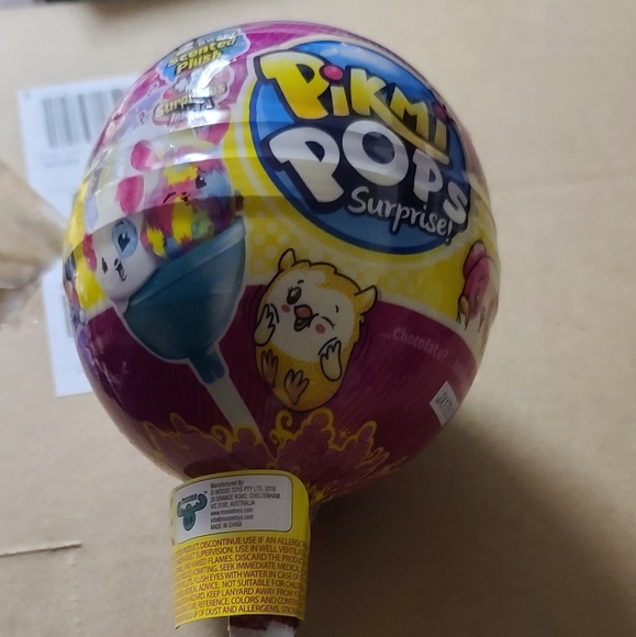 Pikmi Pops Surprise - Medium. It's not a lollipop, it's a Pikmi Pops! Unwrap - Picture 2 of 5